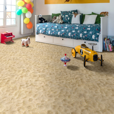 Sol Vinyle Textile – Relief 3D – Imprimé plage de sable dans une chambre d’enfant, décor ludique et doux