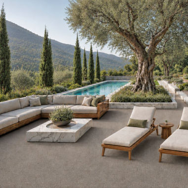 Mise en situation de la moquette d’extérieur beige sable sur une terrasse contemporaine