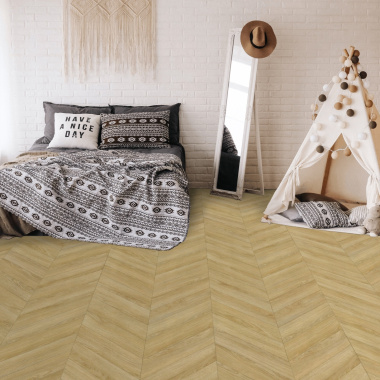 Sol vinyle effet parquet chevron chêne naturel dans une chambre d’enfant déco bohème