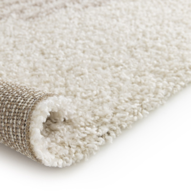 Tapis Liha beige, épaisseur moelleuse et matière facile à entretenir