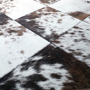 Tapis toucher soft - Imprimé peau de vache - Patchwork marron - vue de près