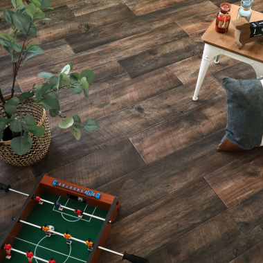 Sol PVC Best - Imitation parquet Chêne Brun Foncé - Vue de loin