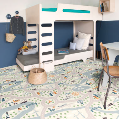 Tapis sur mesure vinyle pour enfant - Circuit de voiture clair installé dans une chambre