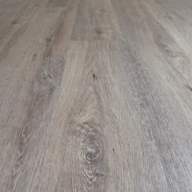 Lame sol vinyle rigide Performance - Clic 5G - Parquet Chêne Gris Brossé - gros plan