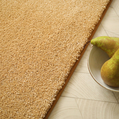 Matière chaleureuse du tapis Select Camel - Résistant aux taches, décor épuré et lumineux