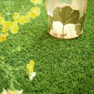 Gazon synthétique doux et dense Eden 35 mm, idéal pour une ambiance cosy