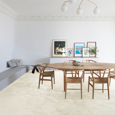 Une moquette économique Lumicolor beige clair, douce et résistante à la lumière du jour