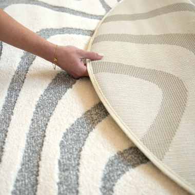 Tapis en relief Belle-Île, face inférieure antiglisse et souplesse du tissage