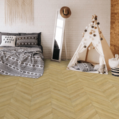 Tapis sur mesure effet parquet chevron chêne naturel dans une chambre d’enfant déco bohème