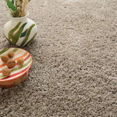 Tapis shaggy marron tendre Back70 Revival, revêtement dense et moelleux