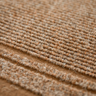 Tapis de couloir et d'entrée marron - Antidérapant au mètre illustrant la qualité de sa finition textile