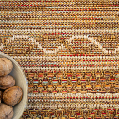 Gros plan sur la moquette Aztlan en fibres naturelles tissées à plat – ambiance déco