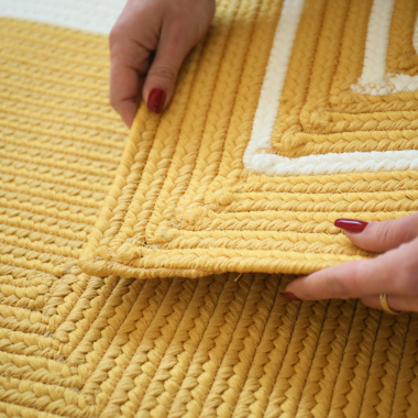 Tapis imitation fibres naturelles intérieur et extérieur Provence jaune safran - envers