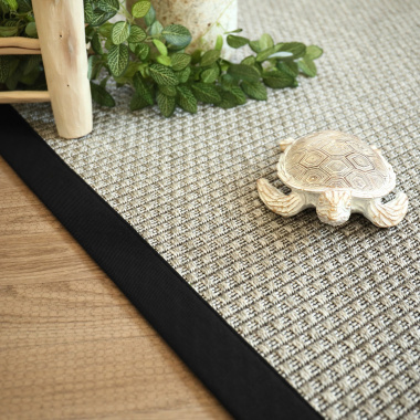 Tapis intérieur / extérieur Natté Sumatra Silver ganse noire - salon