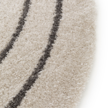 Tapis ovale en matière douce recyclée - Masha - Crème et taupe - gros plan