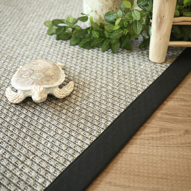 Tapis Natté Sumatra Silver - Ganse coton noir - vue de près