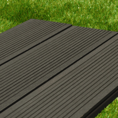 Lame terrasse en bois composite - Brun foncé - Vue de près