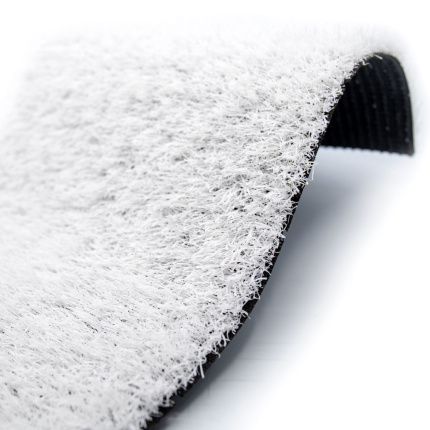 Gazon synthétique Expo - Blanc - 22 mm, vue de profil avec forme souple et brins réalistes