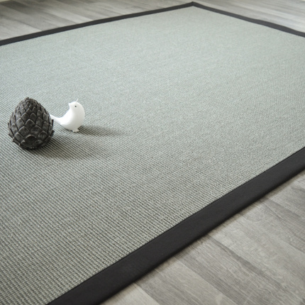 Tapis sisal Yucatan gris acier ganse coton noire