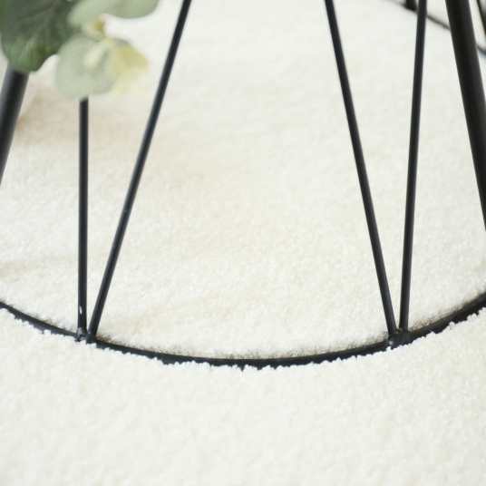 Tapis doux poils longs Touch blanc crème ganse lin vert sauge - gros plan