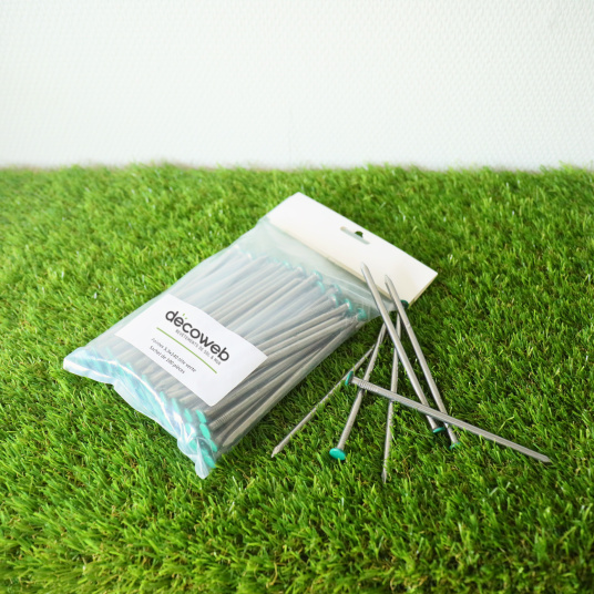 Sac de 100 clous à tête verte pour fixer du gazon synthétique sur sol meuble