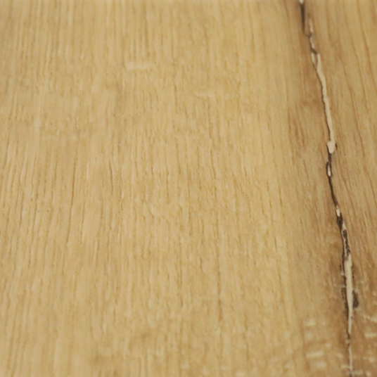 Zoom sur le décor bois très réaliste du Parquet vinyle rigide Ultime - Pose clipsable - Chêne doré