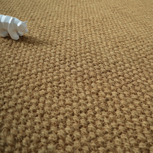 Sol coco Delhi Panama, tissage 2x2 fils en gros plan avec figurine décorative