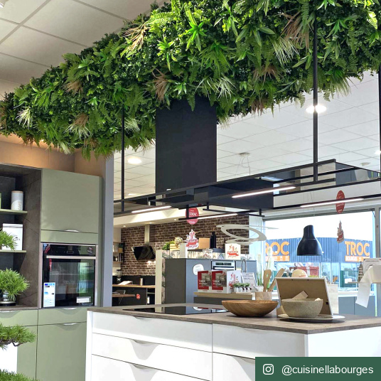 Mur végétal artificiel Forêt tropicale utilisé en habillage décoratif suspendu