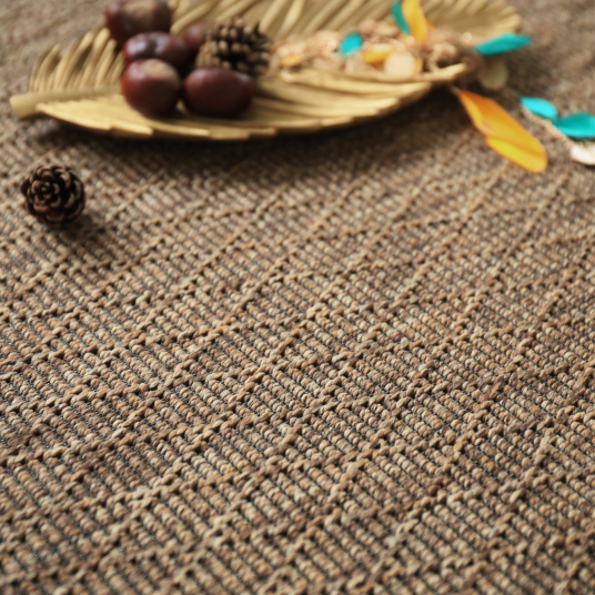 Motif losanges de la moquette Tissé plat - Timika - Marron camel en gros plan