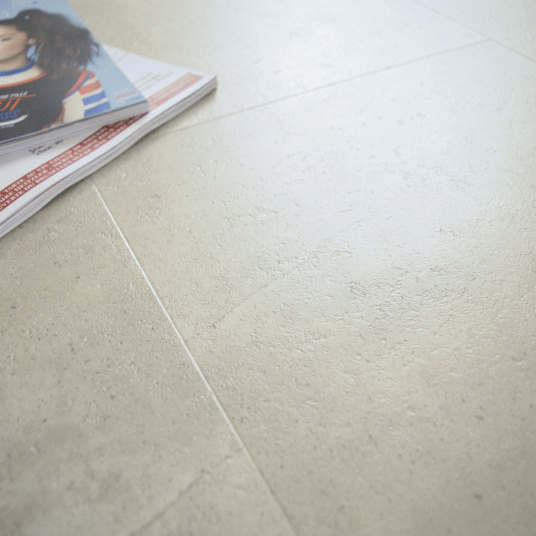 Effet texturé réaliste des dalles clipsables Mix and Match - Pierre naturelle