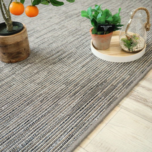 Tapis extérieur et intérieur tissé plat Bornéo silver finition lin - ambiance extérieure