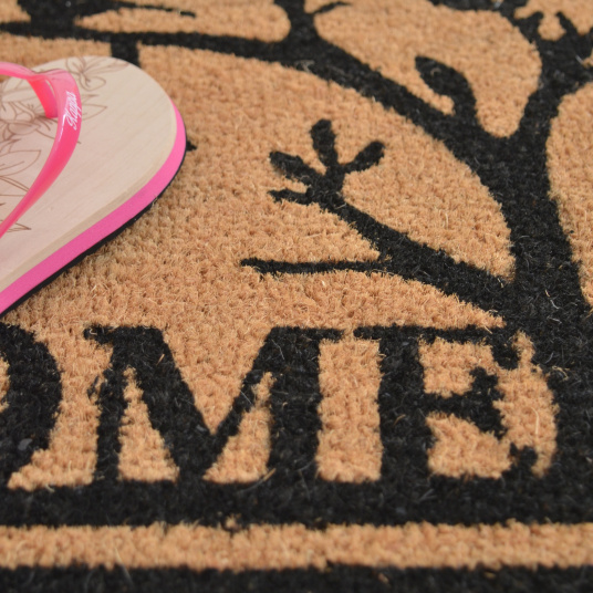 Gros plan sur le paillasson coco Oiseaux 71 x 46 cm, fibres naturelles de coco de 15 mm et motif oiseaux noir