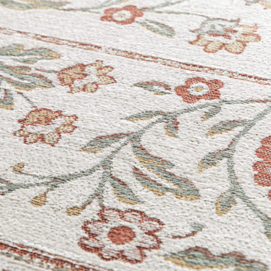 Détail motif floral du tapis en tissu chenille recyclé Minia Pêche au tissage jacquard façon gobelin