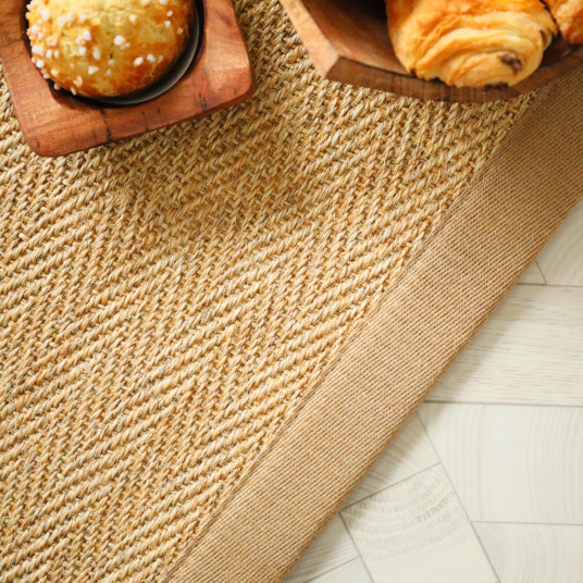 Tapis en sisal naturel - Veracruz chevron - Écru et camel - gros plan