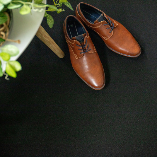 Stand Event Noir moquette aiguilletée, sol professionnel prêt à l’ouverture