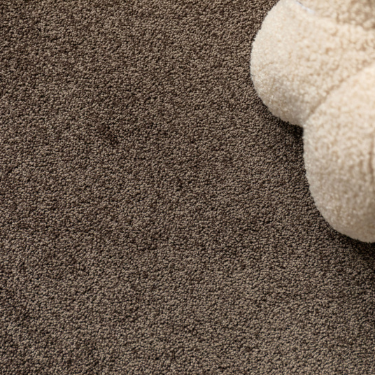 Tapis sur mesure en polyester recyclé Re-life Chocolat, tapis confectionné en France à vos dimensions personnalisées