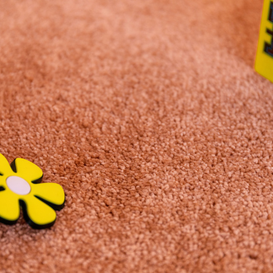 Tapis sur mesure ultra doux Kawaii - Corail avec fleur décorative sur velours au toucher exceptionnel