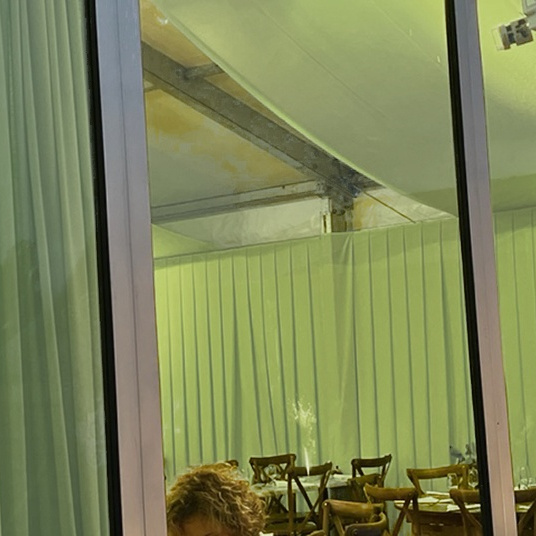 Coton gratté ignifugé M1 pistache en rideaux décoratifs pour scénographie intérieure