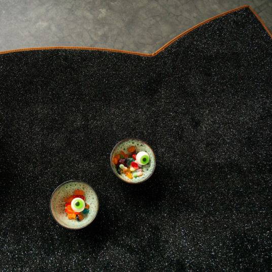 Tapis Miaou Halloween - Chat noir pailleté - Édition limitée avec friandises en forme d’yeux et citrouille orange