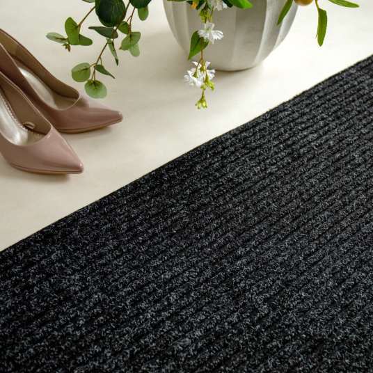 Tapis côtelé antidérapant anthracite, texture bouclée et design intemporel