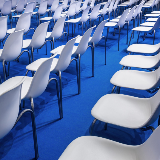 Protection de sol pour salle de conférence avec moquette Stand Event Bleu électrique filmée