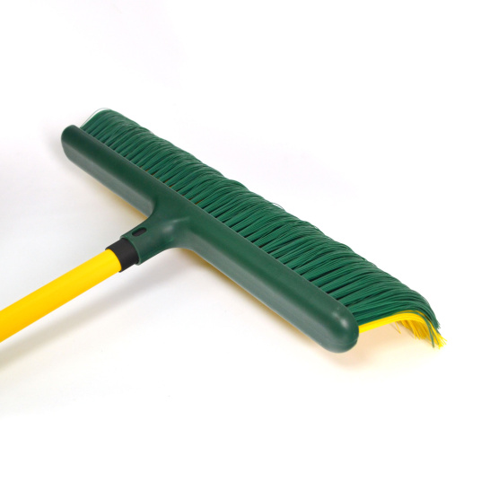 Balai de jardin spécial gazon synthétique avec manche télescopique