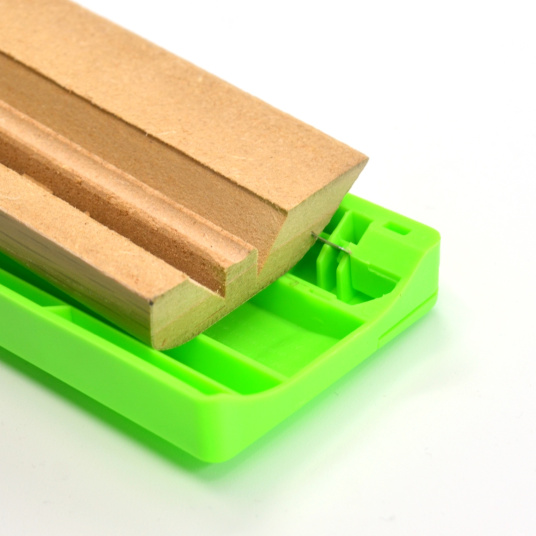 Dessous du profilé 3 en 1 chêne doré avant découpe