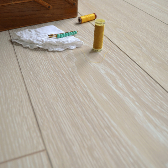 Parquet flottant Stratifié KronoSwiss Noblesse V4 Chêne Strasbourg 5G - vue de près