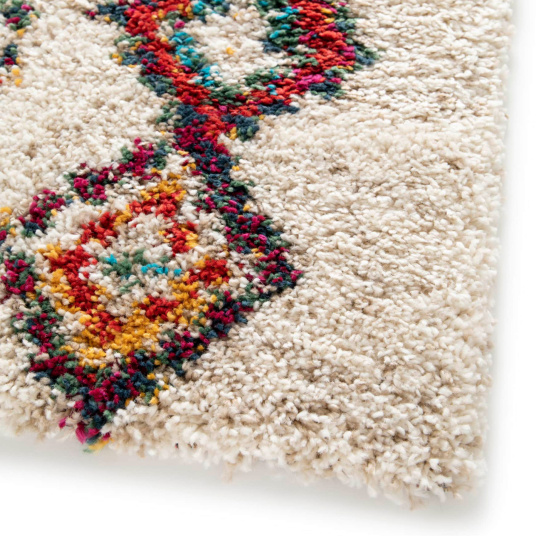Finition du tapis Azilal, motif losange coloré et texture dense