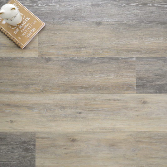 Lames vinyle Performance Clic 5G chêne brossé panaché, variations de teintes et effet bois structuré