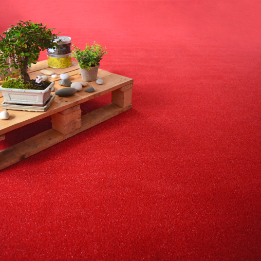 Sol gazon synthétique rouge Event 8 mm certifié GRS, revêtement design et sécurisé ERP