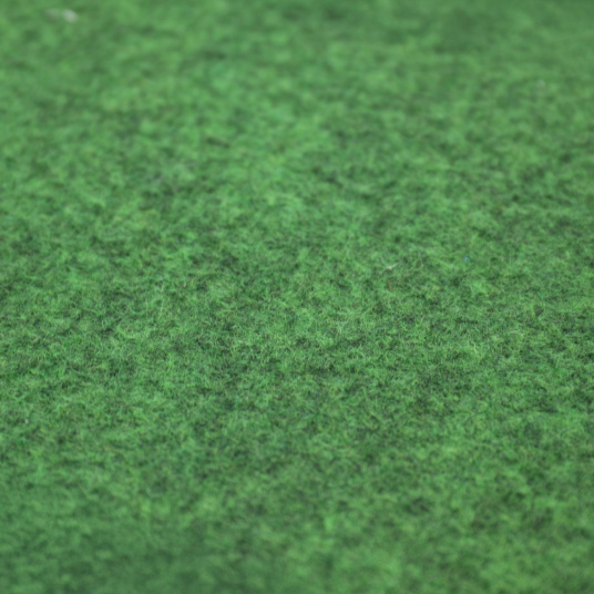 Texture de moquette verte sur plots pour terrasse ou balcon