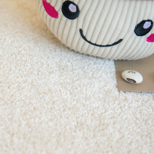 Tapis sur mesure ultra doux Kawaii - Crème associé à une décoration ludique dans une ambiance cocooning
