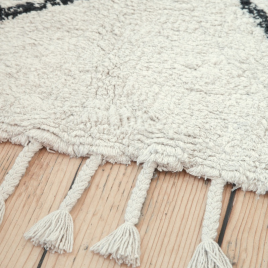 Tapis style Berbère avec franges - Arrow blanc cassé - tranche